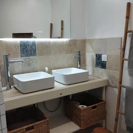 Couleur Cuivre Apartment